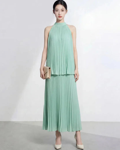 Elegant Plissé Halter Midi Dress