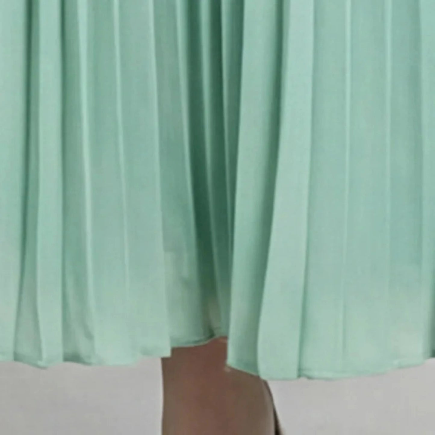 Elegant Plissé Halter Midi Dress