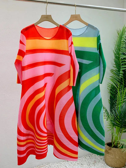 Elegant Swirl Pleated Dress