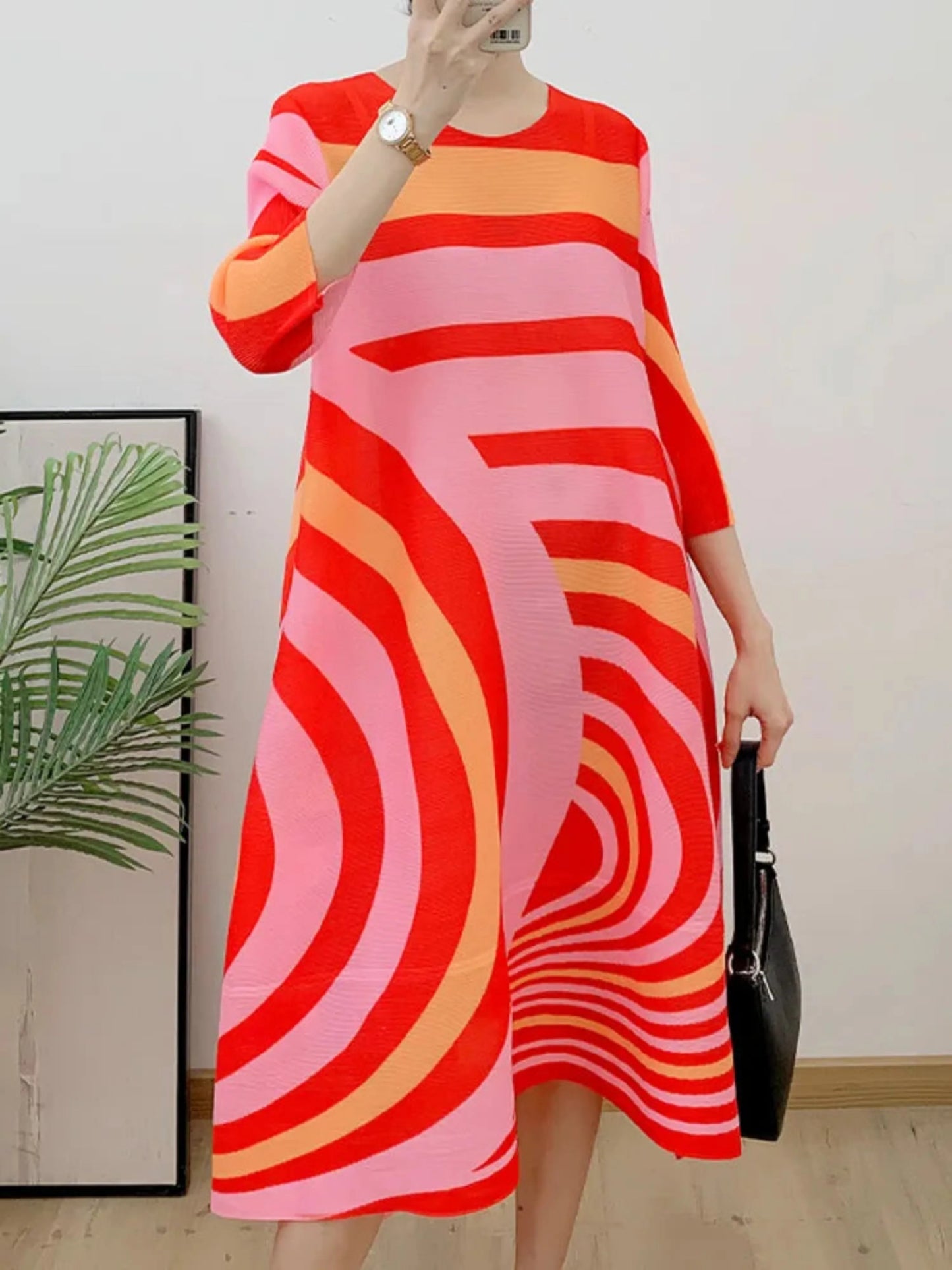 Elegant Swirl Pleated Dress
