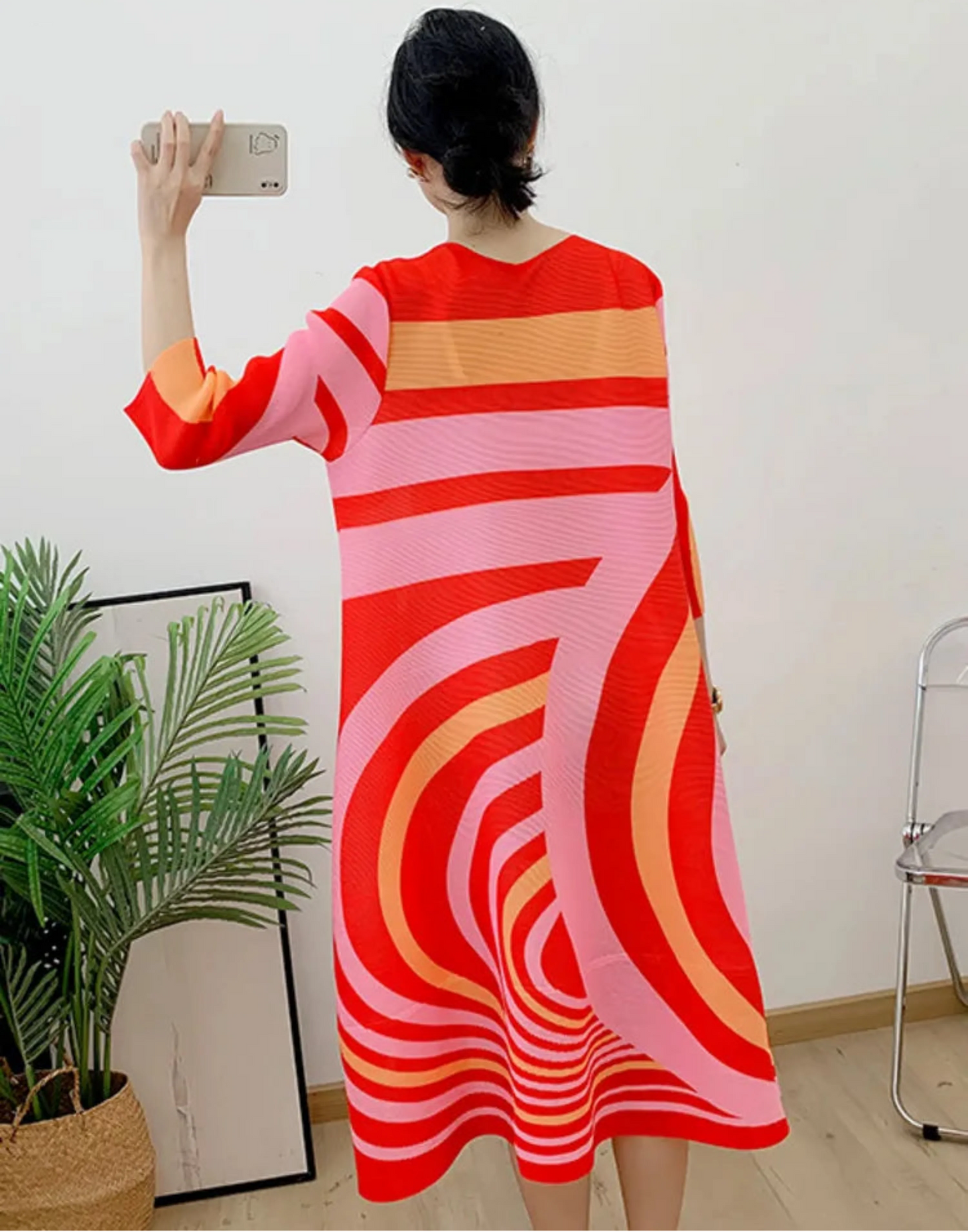 Elegant Swirl Pleated Dress
